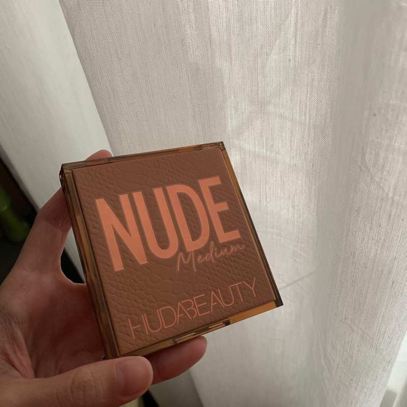 Huda Beauty Nude Medium