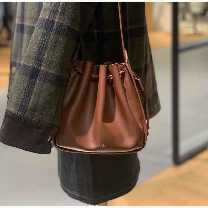 𝐅𝐚𝐚𝐚𝐭𝐨𝐮𝐨𝐮 𝐬𝐞𝐥𝐞𝐜𝐭🔖A.P.C. - Courtney Small Bag 皮革