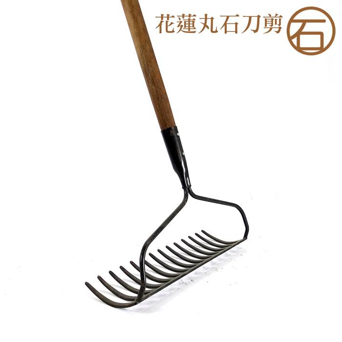 耙草.耙碎石專用 齒耙 農具批發 零售 耙子 長耙 釘耙 多齒耙＊花蓮丸石刀剪《鍛造十四牙爪 4尺半-H029》 | 蝦皮購物