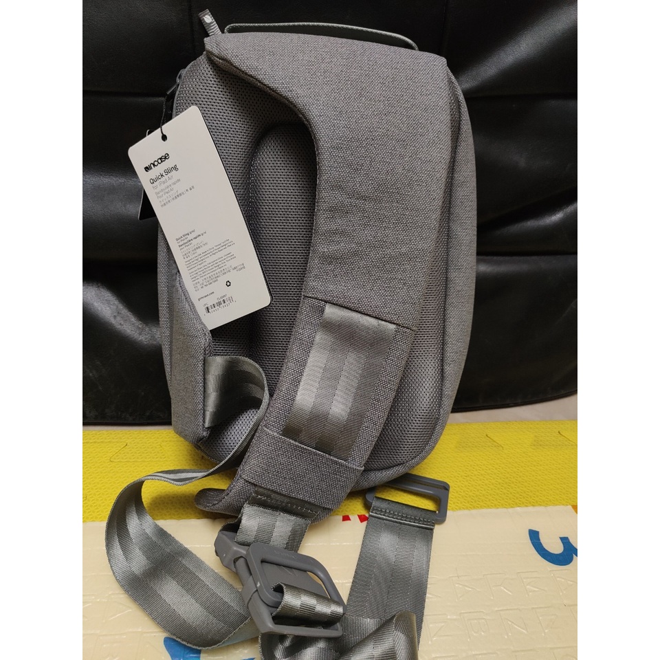 INCASE QUICK SLING BAG