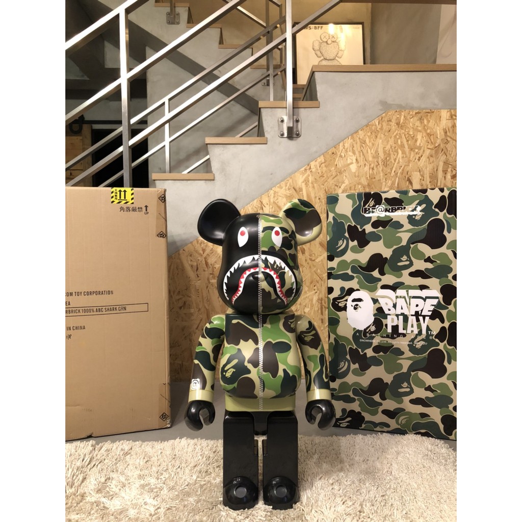 Be@rbrick bape camo shark green 綠迷彩鯊魚初版初代1000% 雙盒齊