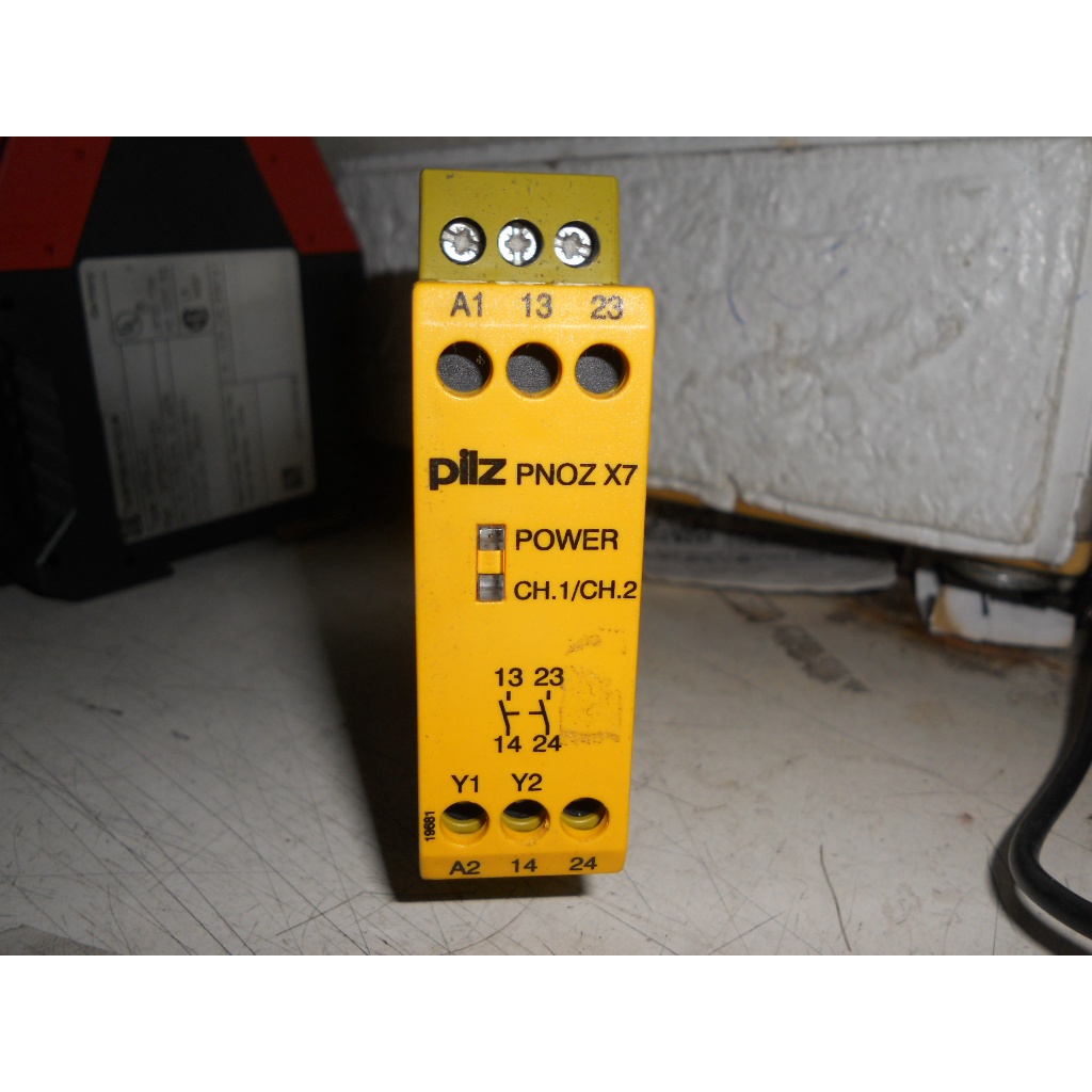Pilz 安全繼電器PNOZ X7 24VDC/AC 2S (D1) | 蝦皮購物