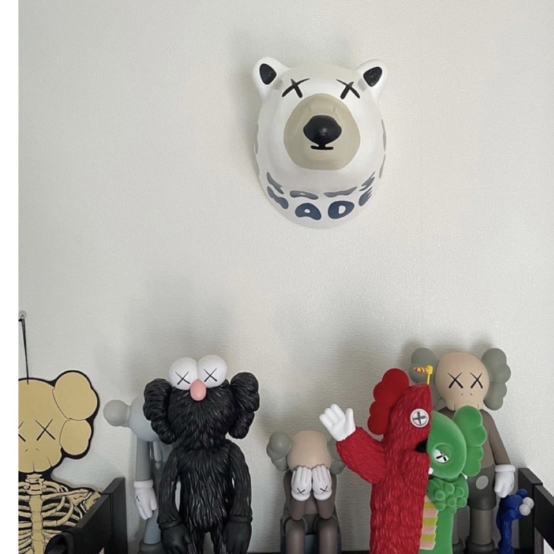 Human made kaws Polar Bear Trophy Paper Mache Display 聯名紙雕