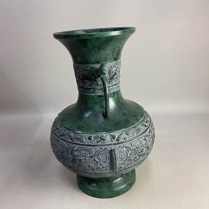 大瑞古玩~藏家委託品~正宗老日本古美術天龍作落款饕餮紋獸耳青銅 大瑞古玩~藏家委託品~正宗老日本古美術天龍作落款饕餮紋獸耳青銅