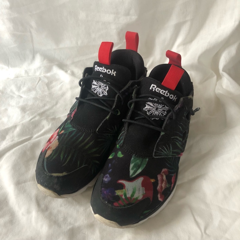 Reebok 花花鞋黑色furylite graphic floral 23.5cm | 蝦皮購物