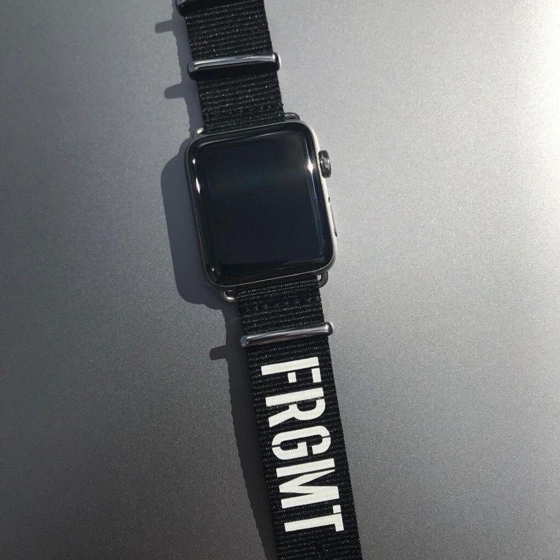 售全新fragment x conveni nato apple watch 黑色錶帶| 蝦皮購物