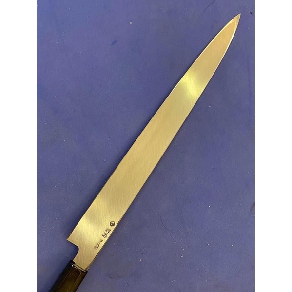 名廠東京合羽橋鍔屋330mm 青二鋼本燒柳刃，老刀未使用，刀身鍛造