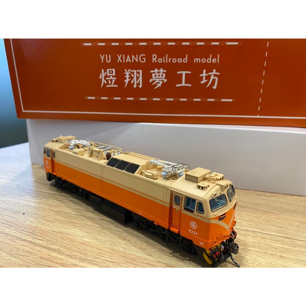 【出清特價】[次級品][煜翔夢工坊][HO]台鐵E200/300/400型GE電力機車模型