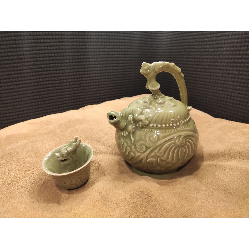中国美術宋 耀州窯青釉 浮雕 纏枝花卉流三足倒流提急須