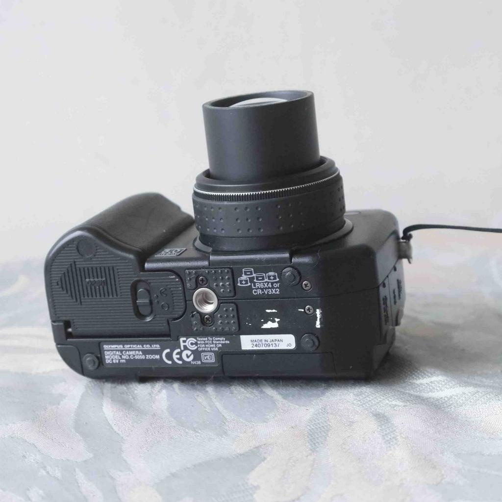 Olympus CAMEDIA C-5050 Zoom 大光圈F1.8 早期CCD 數位相機(可翻轉螢幕