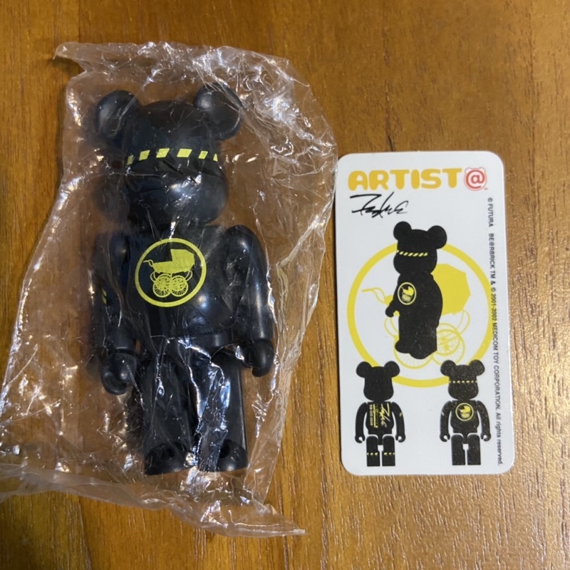 bearbrick 100% futura 2000 medicom toy