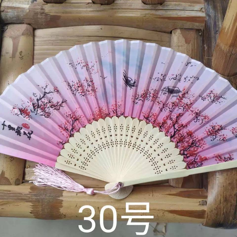 「摺扇、扇子」台灣現貨供應－#摺疊扇#撒扇#扇#木雕扇#絲綢扇#絹扇#扇子#古風摺扇#中國風#舞蹈扇#摺疊扇子#隨身攜帶 | 蝦皮購物