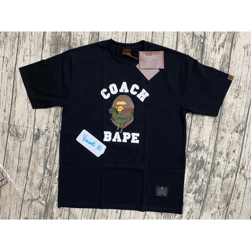 預購全新Bape x Coach 小猿人頭大學Tee | 蝦皮購物