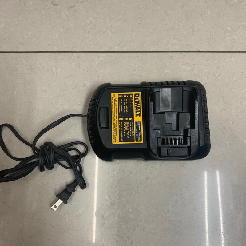 二手外匯得偉101充電器4A快充110V Dewalt DCB101 12v~20v可用充電器4A 