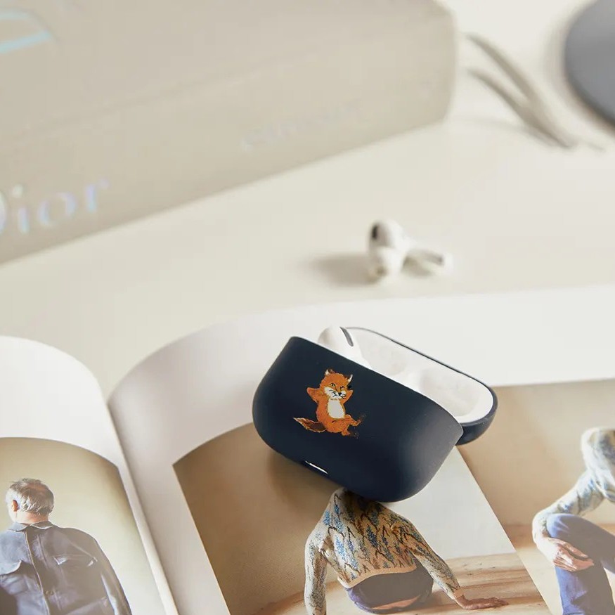 MAISON KITSUNE X NATIVE UNION CHILLAX FOX AIRPODS PRO CASE | 蝦皮購物