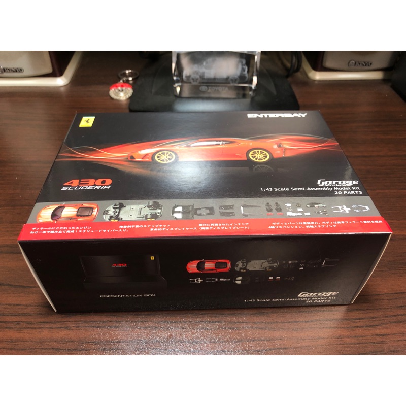ENTERBAY 430 SCUDERIA 1:43 スケールモデル fe14.jpg