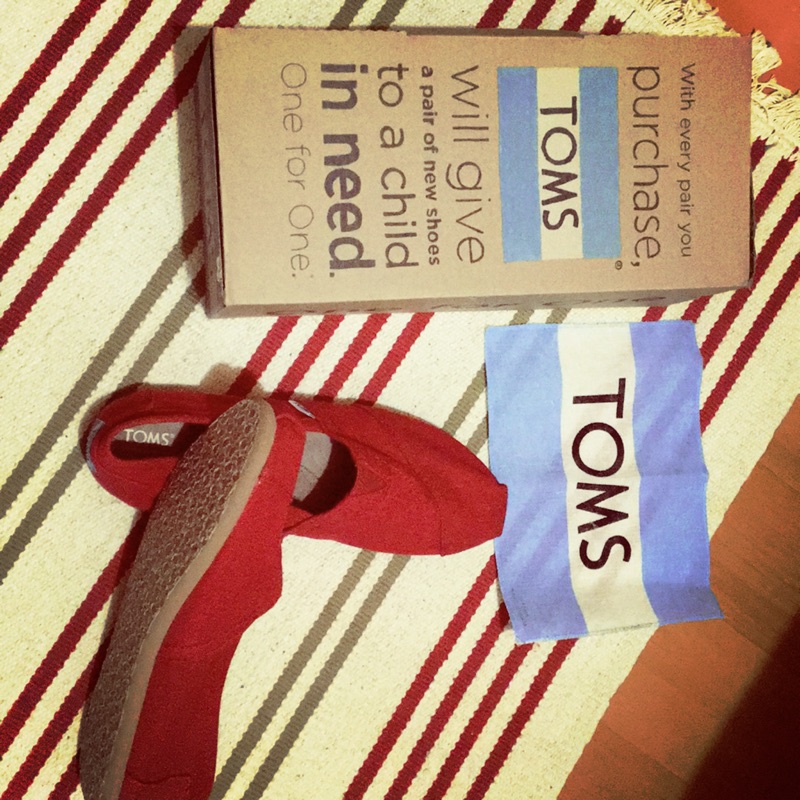 Costco購入 未使用 全新TOMS 經典紅鞋 蝦皮購物