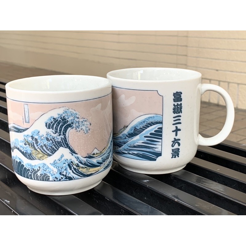 🇯🇵日本進口🇯🇵世界遺產富士🗻🌊富嶽三十六景 ジャンボマグ （浪裏）600cc、中壽司湯吞（浪裏）手握杯容量：270cc 蝦皮購物