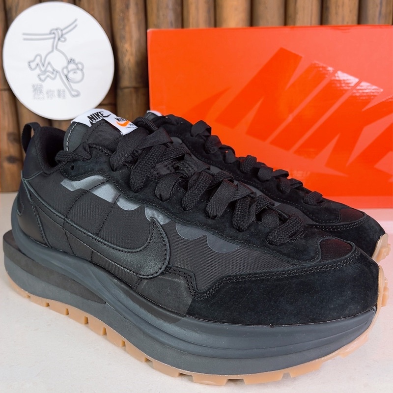 《猴你鞋》Sacai x Nike Vaporwaffle 聯名 全黑 黑 黑生膠 解構 DD1875-001 推薦