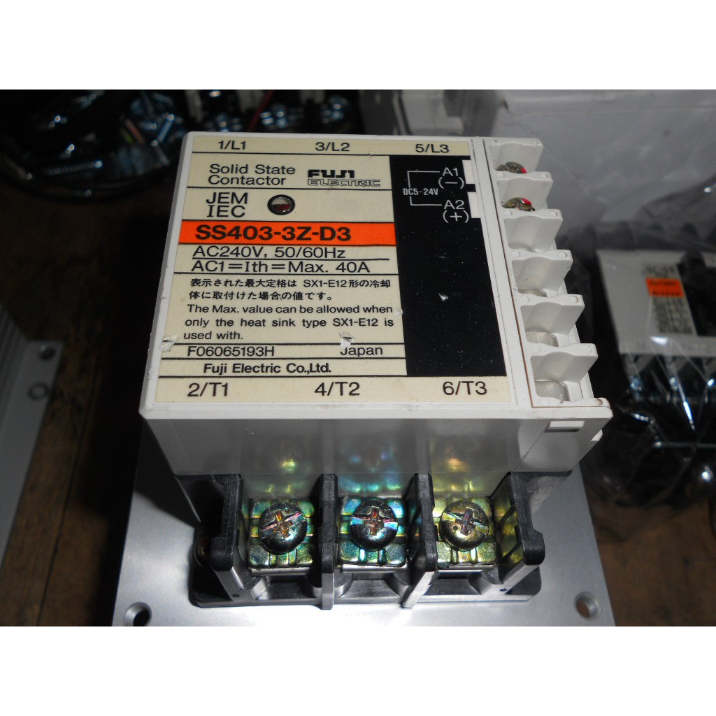 日本FUJI固態繼電器SS403-3Z-D3 SS402E-3Z-D3 SS202E-3Z-D3 SSR +散熱座 | 蝦皮購物