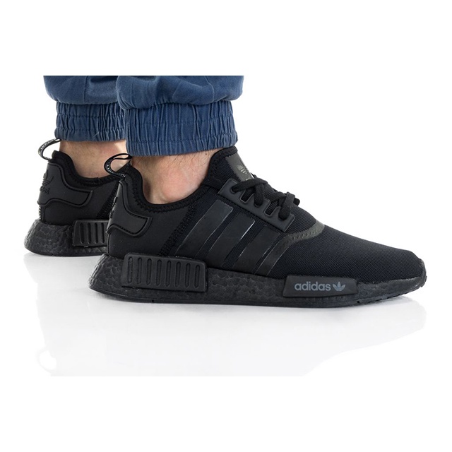 nmd r1 triple black gs