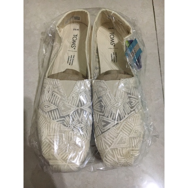 Toms natural arrow embroidered on sale mesh