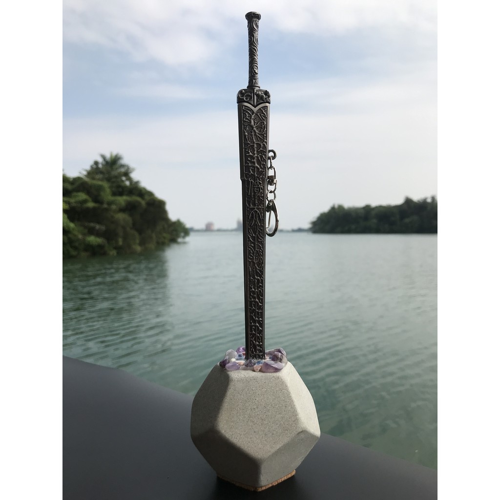 石中劍之倚天劍--石中寶劍象徵鎮妖除魔防小人.辦公室必備(台灣在地文創) | 蝦皮購物
