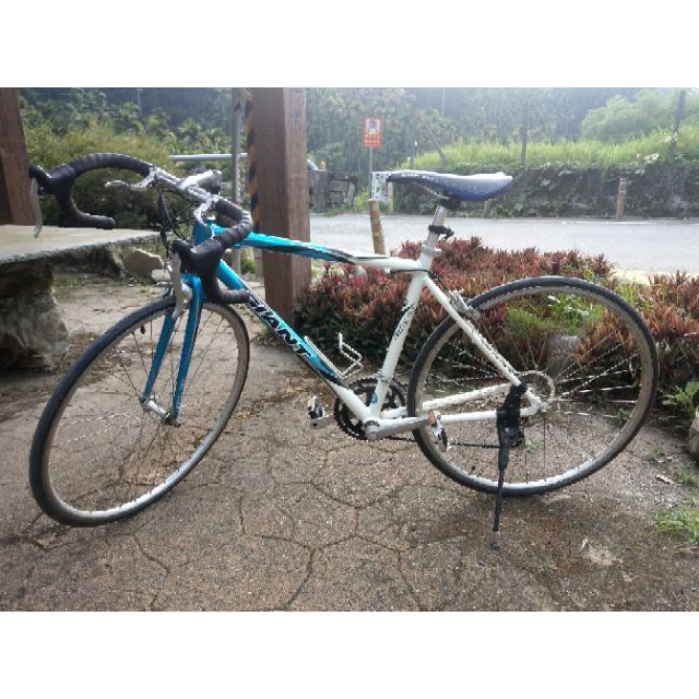 Giant r1000 best sale road bike