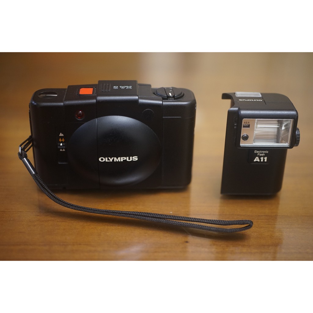 售】剛保養OLYMPUS XA2 35mm f3.5.定焦鏡頭+附A11外掛閃燈街拍底片機 ...