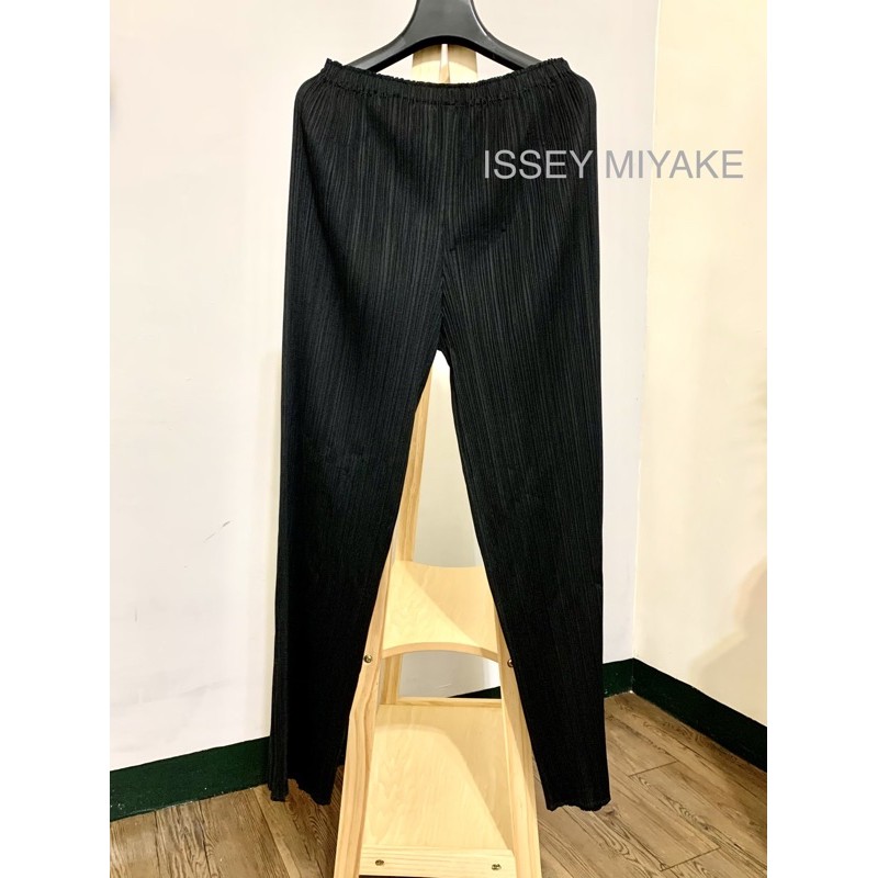 100%”正品9成新品ISSEY MIYAKE PLEATS PLEASE 純黑橫紋壓折長褲(彈跳