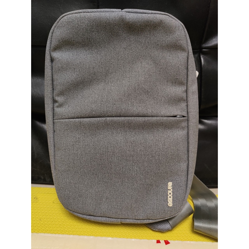 Incase quick sling bag online