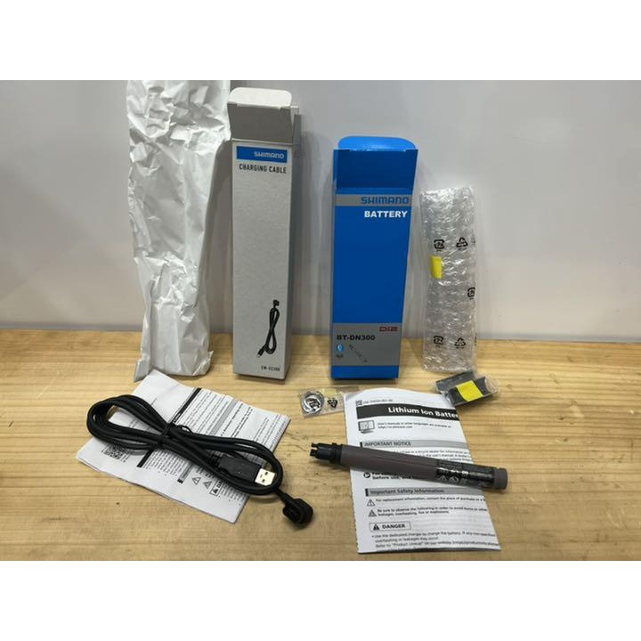 單車世界SHIMANO BT-DN300 EW-EC300 12速Di2 充電器內藏式EW 單車世界SHIMANO BT-DN300 EW-EC300 12速Di2 充電器內藏式EW