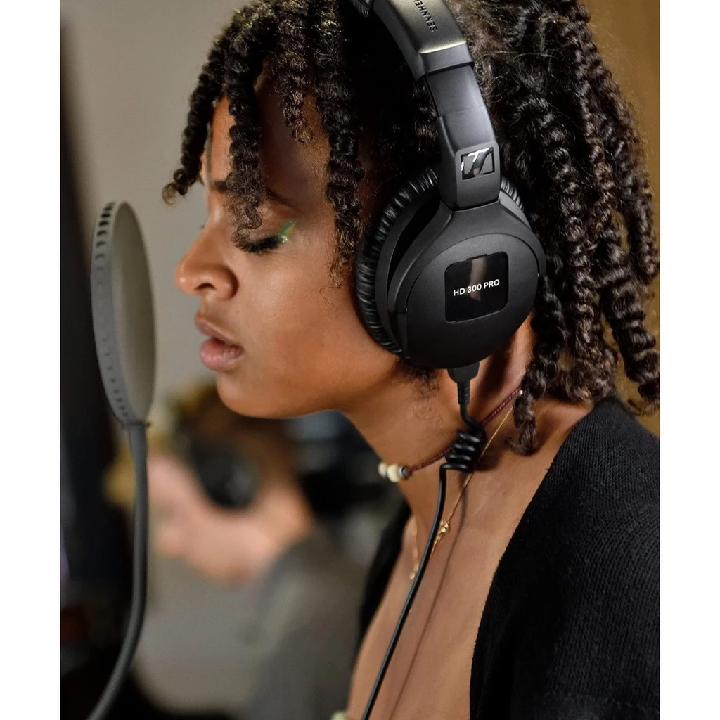 錄音室裡的精準手術刀：Sennheiser HD 300 PRO 專業監聽耳機，揭開音訊最真實的面紗