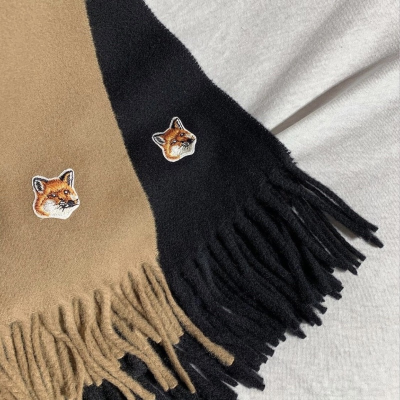 𝐅𝐚𝐚𝐚𝐭𝐨𝐮𝐨𝐮 𝐬𝐞𝐥𝐞𝐜𝐭🔖 Maison kitsune - Fox Patch Scarf