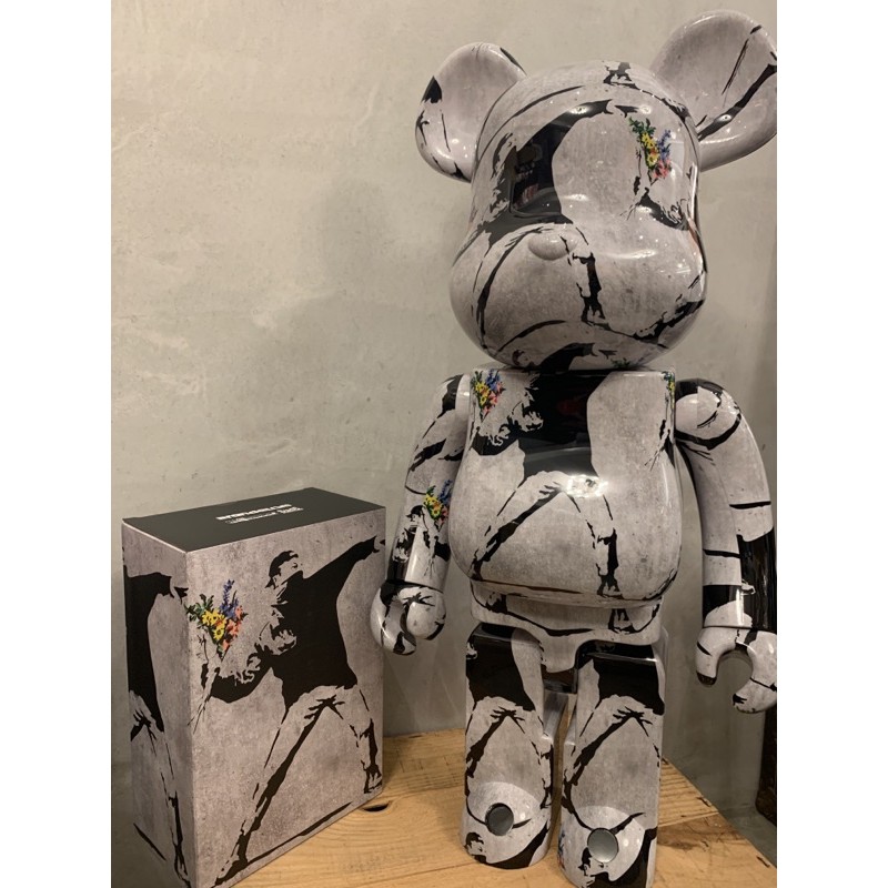 BE@RBRICK x Banksy “FLOWER BOMBER” 丟花人 1000%