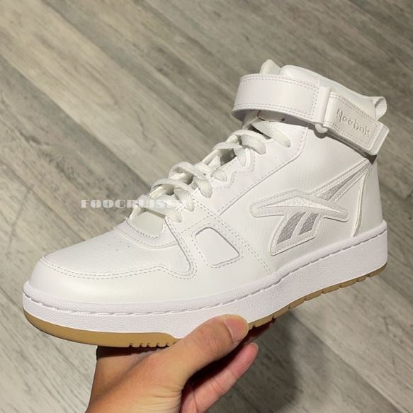 Reebok on sale mid strap