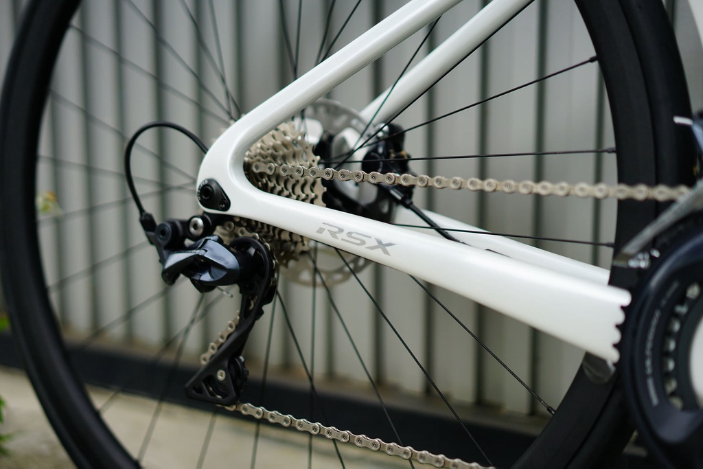 HASA RSX 碟煞公路車 全隱藏線 車架組與成車方案 105 Di2電子變速 碳纖輪組 > BIKEfun拜訪單車 | 蝦皮購物