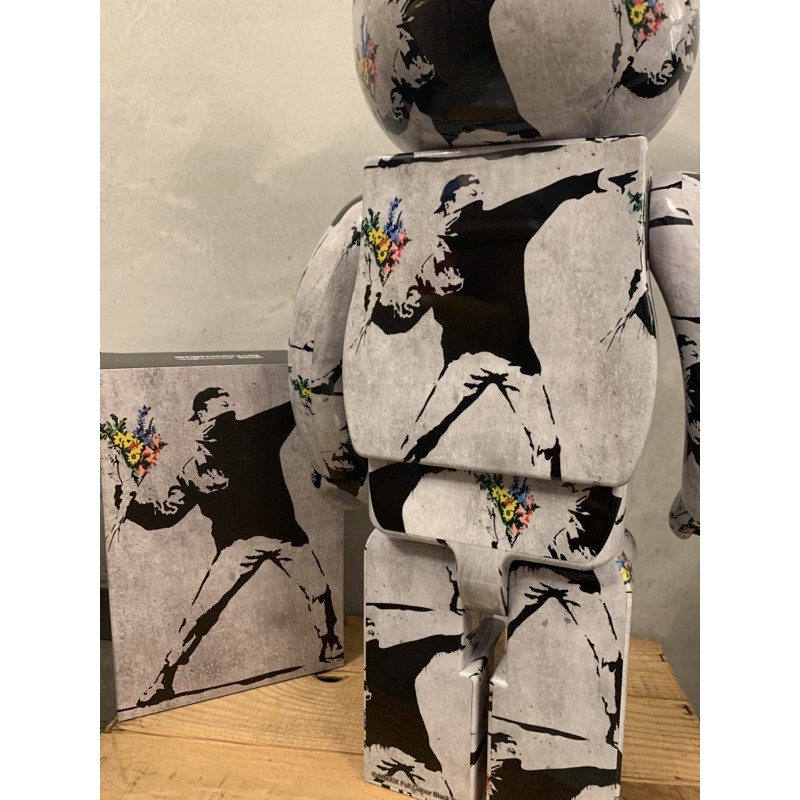 BE@RBRICK x Banksy “FLOWER BOMBER” 丟花人1000% | 蝦皮購物