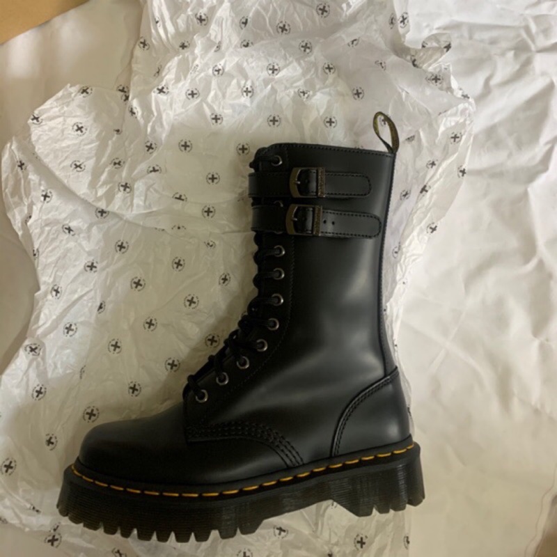 Dr. Martens Black Caspian Alt 12-Eye Boot | 蝦皮購物