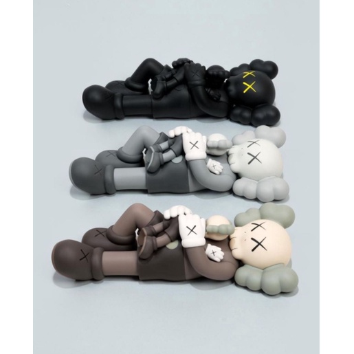 KAWS HOLIDAY SINGAPORE Figure 新加坡 公仔一組三隻合售 現貨 (代友出售一組便宜賣)