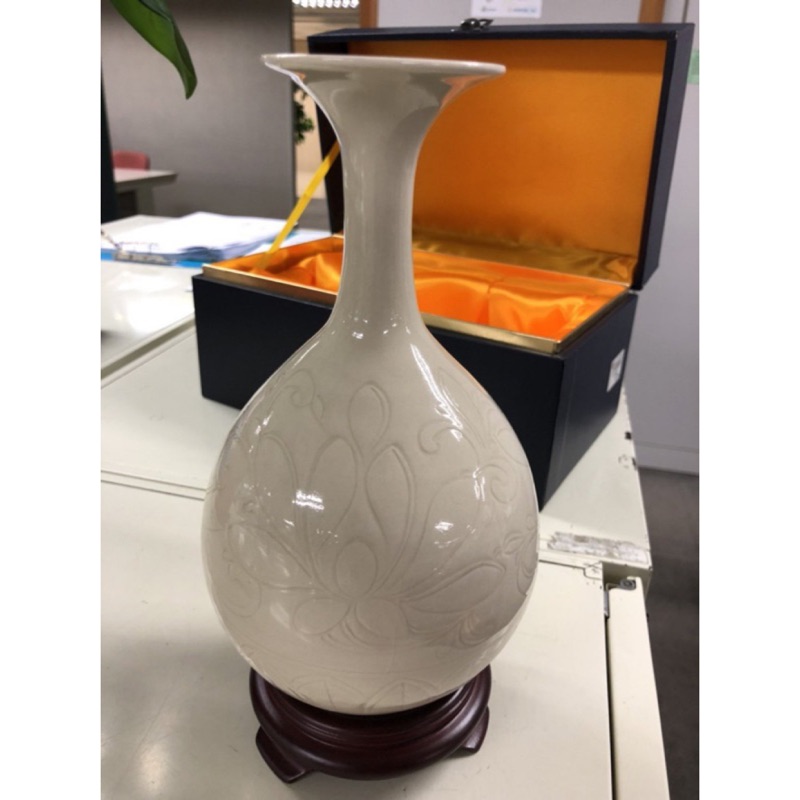 宋代 定窑 包口刻花卉纹盘口瓶 陶芸 文房具 置物 古美術 花瓶 禮品 年代物