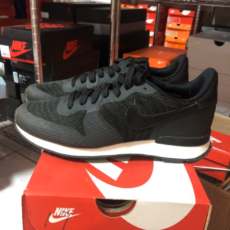 NIKE WMNS INTERNATIONALIST KJCRD 718671 300