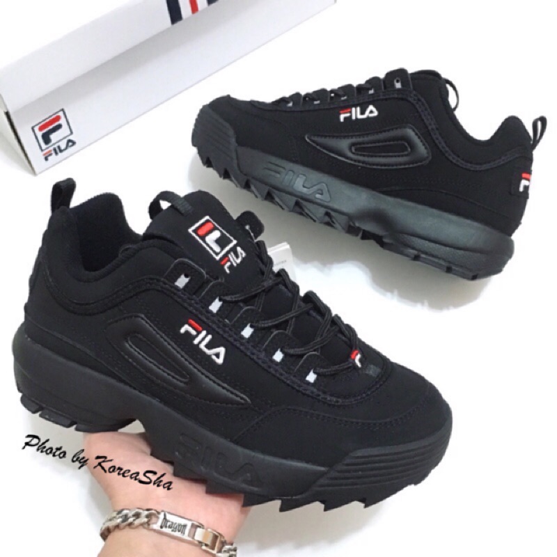 Triple black deals fila disruptor