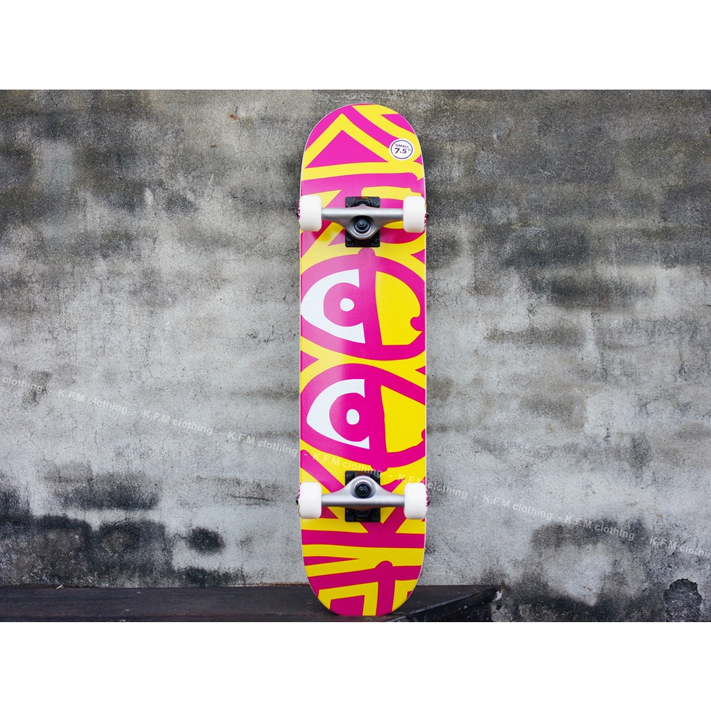 Skateboard Complet 8.25" X 32.2" - Bigger Eyes XL, Plateau Concave Moyen, Prêt à Rouler