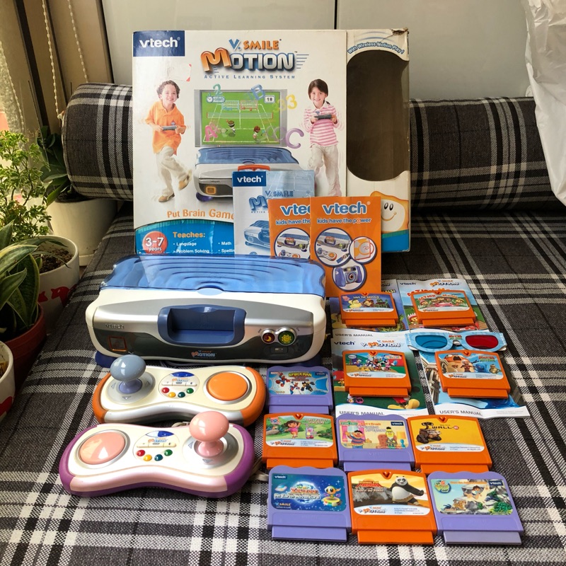 Vtech v.smile motion 學習遊戲機 附多個卡帶 電動玩具