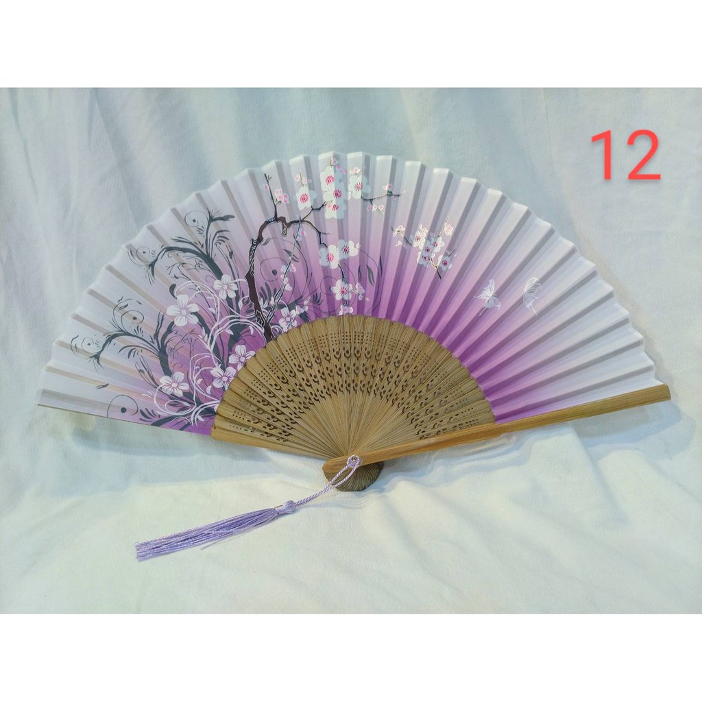 四季織--12高級時尚摺扇、扇子－#台灣現貨供應#摺疊扇#撒扇#扇#木雕扇#絲綢扇#絹扇#扇子#古風摺扇#中國風# | 蝦皮購物