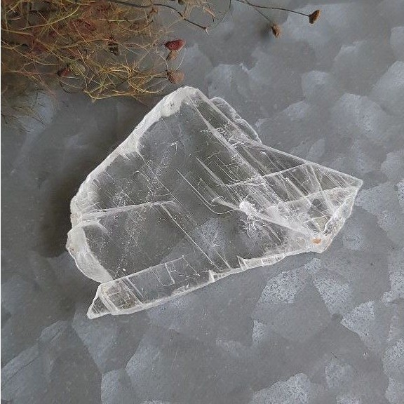 天然石 石膏 水晶 花 二次結晶石膏花______ 第三顆登場的石膏是可遇不可求的收藏推薦