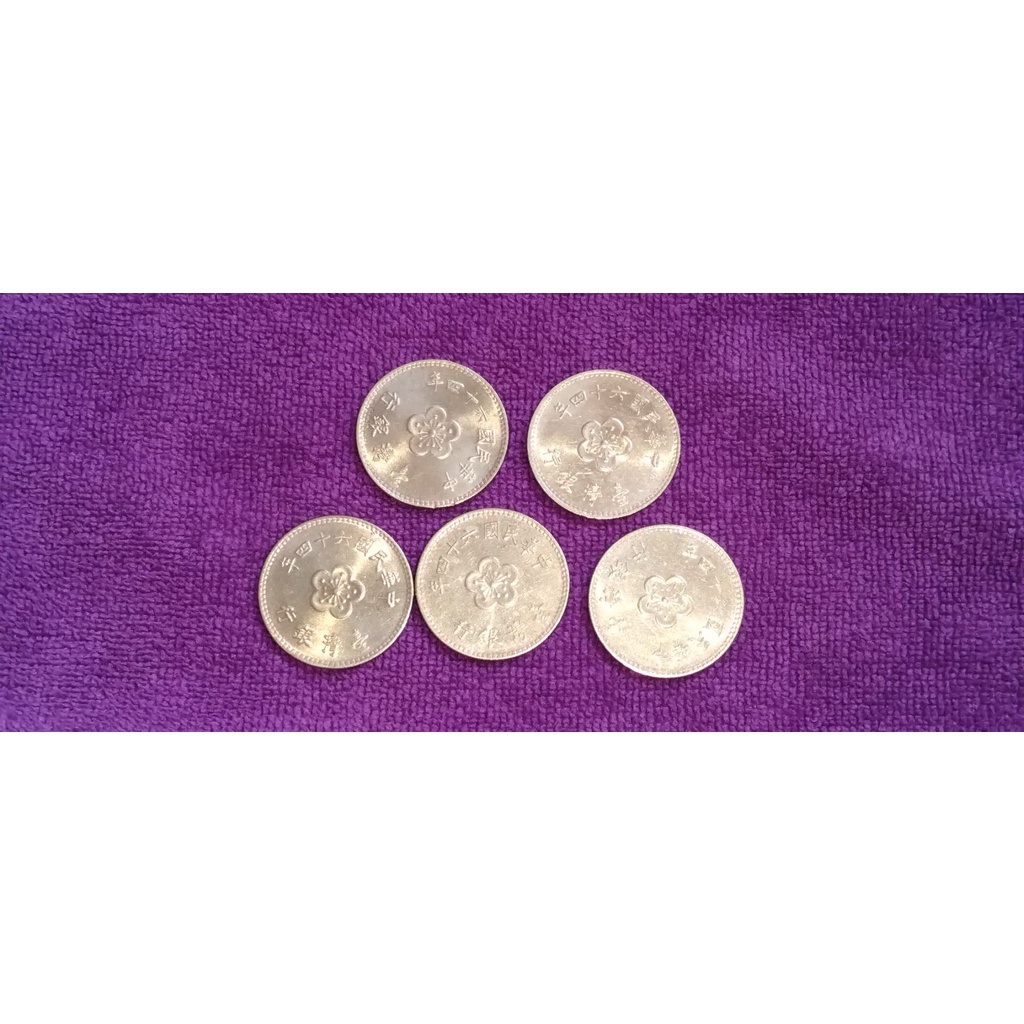 64年大壹圓一元梅花硬幣，1元UNC全新未用, 自分三級，最高級帶閃亮亮強烈原鑄光車輪光| 蝦皮購物