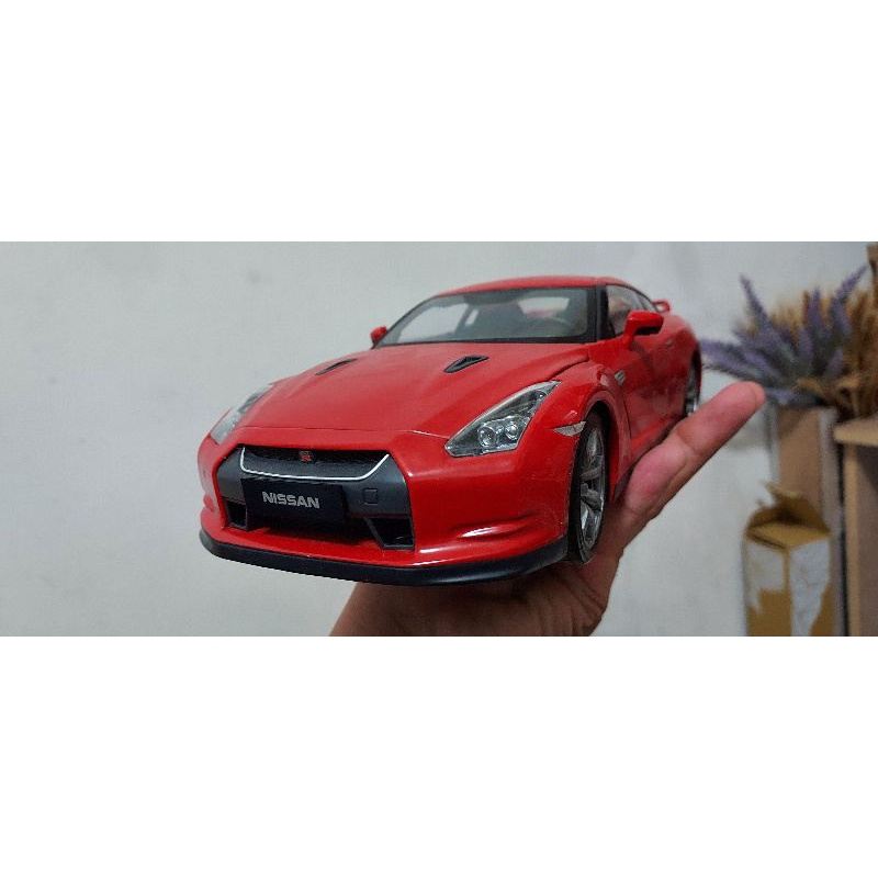 1/18 NOREV - NISSAN - GTR R35 紅色瑕疵品| 蝦皮購物