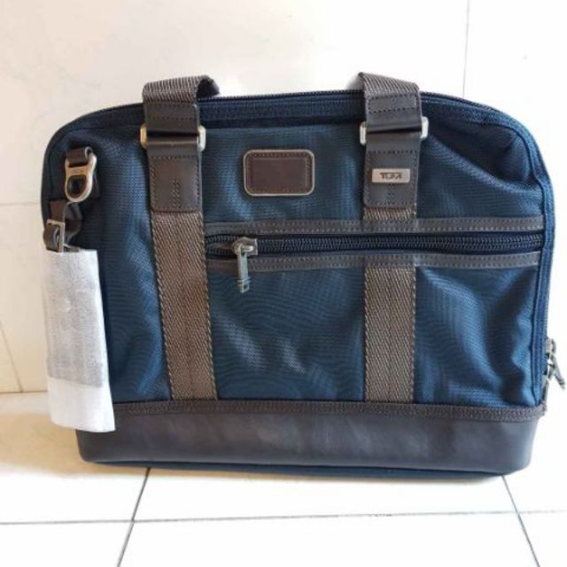 Tumi alpha bravo earle hotsell compact brief